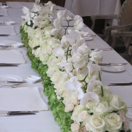 Tischfries weiße Rosen und Orchideen (1)