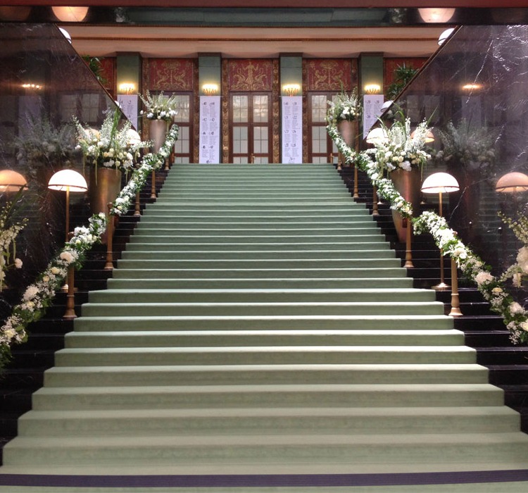 Raumschmuck-Hochzeit-Treppe