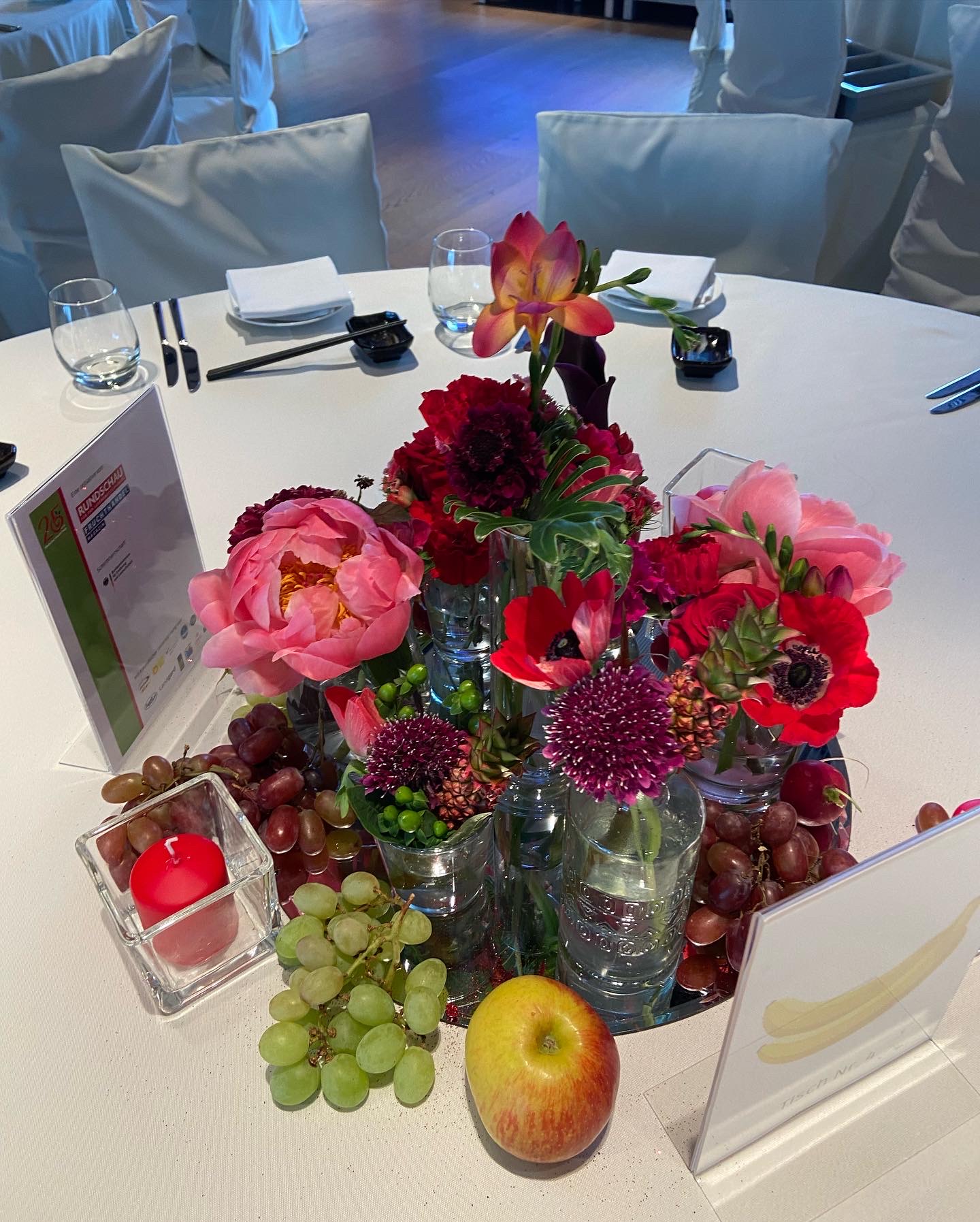 Blumen und Früchte